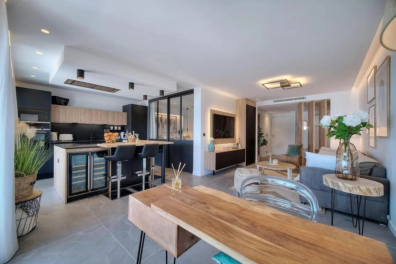 Cannes Luxury Rental - Stunning Sea Front Apartment Villeneuve-Loubet
