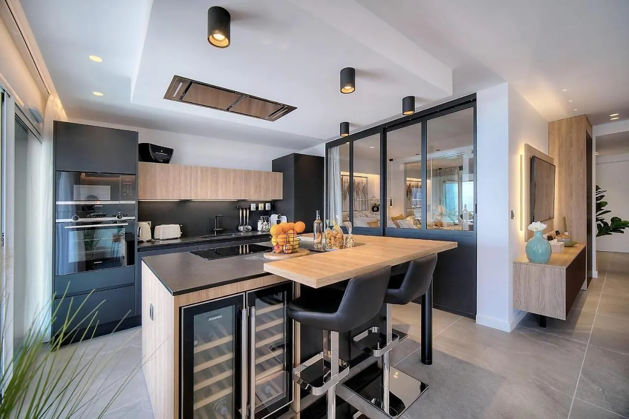 Cannes Luxury Rental - Stunning Sea Front Apartment Villeneuve-Loubet