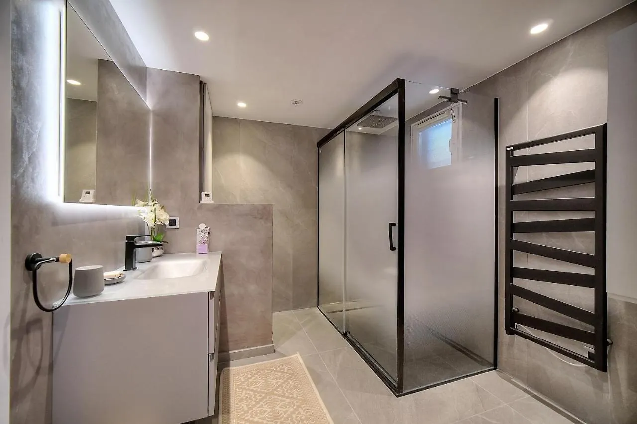 Cannes Luxury Rental - Stunning Sea Front Apartment Villeneuve-Loubet